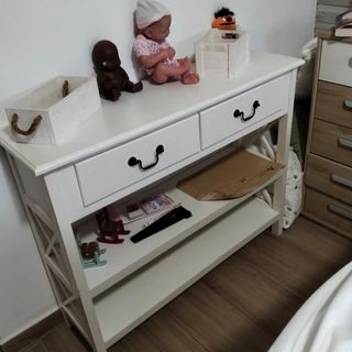 Mueble blanco y madera