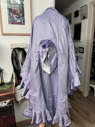 Vestido estilo medieval morado y plateado