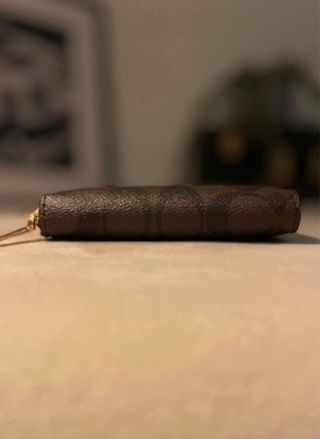 Billetera Coach Clásica Marrón con Dorado