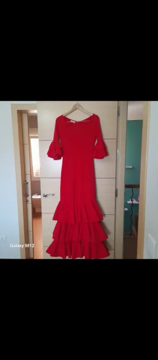 Traje de flamenca rojo volantes