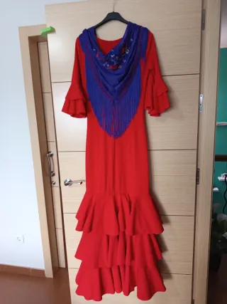 Traje de flamenca rojo volantes