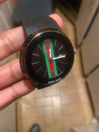 Reloj Gucci Negro con Tiras Verdes