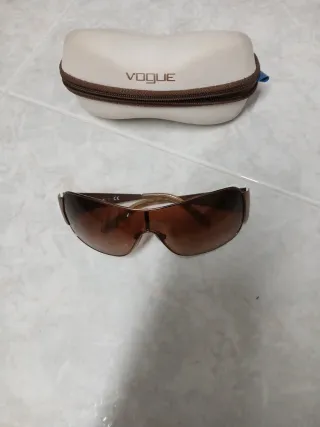 Gafas de sol Vogue beige y marrón