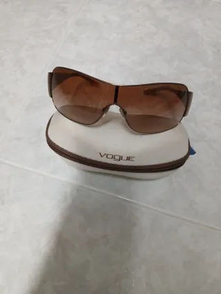 Gafas de sol Vogue beige y marrón