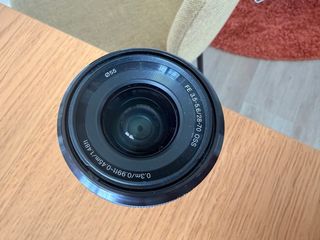 Objetivo Sony FE 28-70mm Compacto