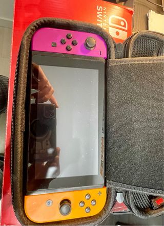 Nintendo Switch + Fundas + Mandos