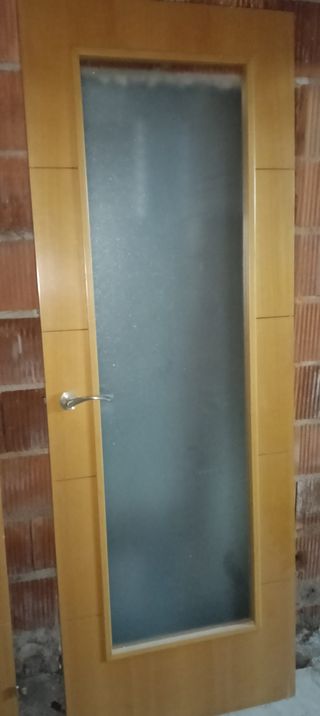 Puerta madera cristalera