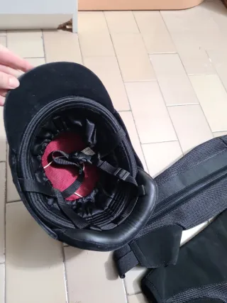 Casco y polainas montar a caballo