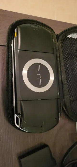 Sony PSP 1004 Negra + Funda y FIFA 07