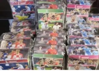 180 sobres cartas Qatar 2022 son 5 cajas