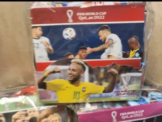 180 sobres cartas Qatar 2022 son 5 cajas