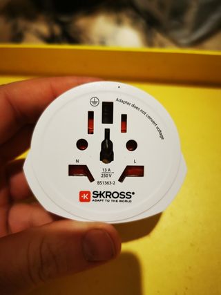 Adaptador de viaje SKROSS