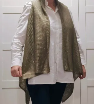 Chaleco tipo bufanda dorado