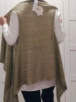 Chaleco tipo bufanda dorado