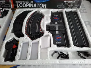Scalextric Compact Extreme Raiders y Loopinator