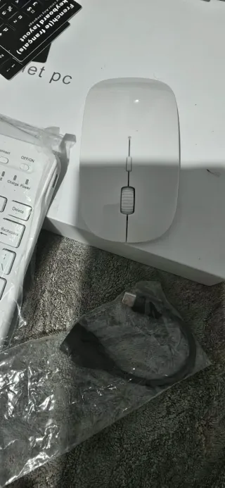 Tablet con Teclado y Ratón