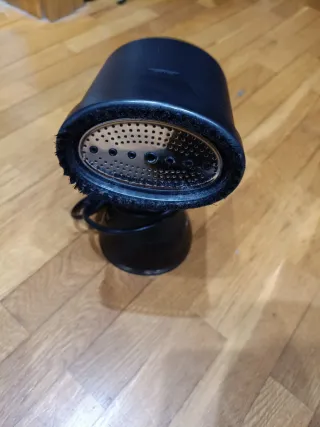 Plancha Vapor Vertical Negra y Dorada