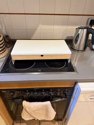 Soporte Monitor IKEA ELLÖVEN con Cajón