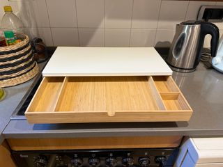 Soporte Monitor IKEA ELLÖVEN con Cajón