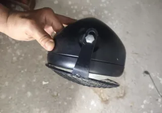 Farol de moto com grade