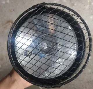 Farol de moto com grade