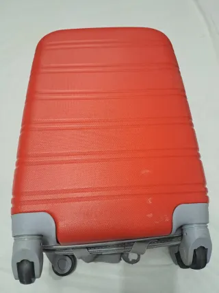 Maleta pequeña roja