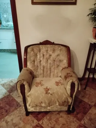 Sofá clásico tapizado floral madera