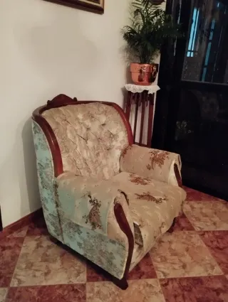 Sofá clásico tapizado floral madera