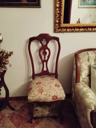 Sofá clásico tapizado floral madera