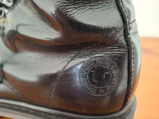 Botas militares negras con cordones