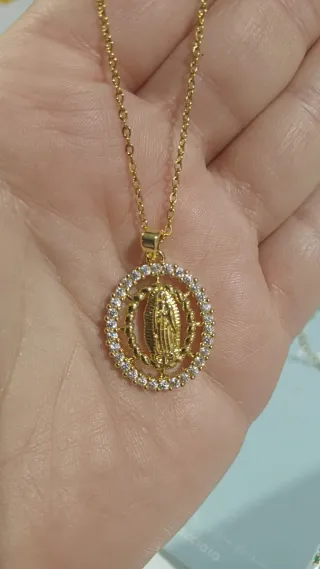 Collar Virgen de Guadalupe Acero Acabado en Oro