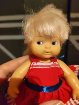 Muñeca Barriguita Famosa Piernas Rectas