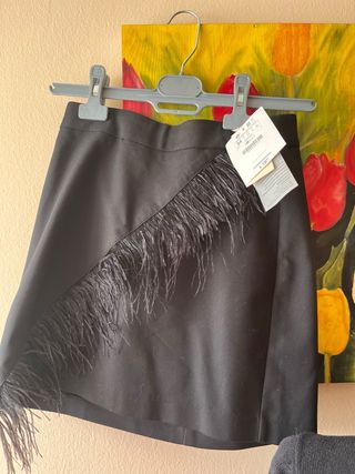 Falda Zara mini con plumas