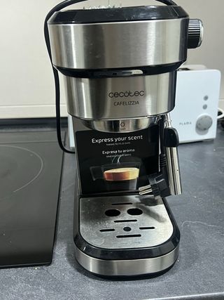 Cafetera Espresso Cecotec Cafelizzia 20 Bares