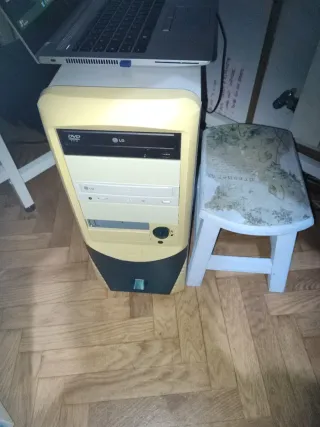 Torre PC LG Beige antigua