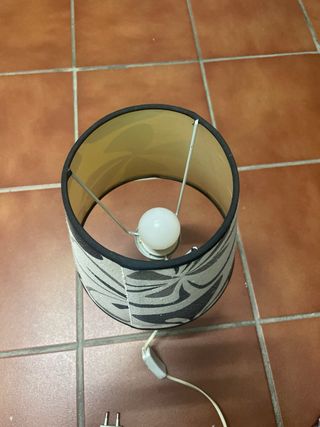 Lamparita de escritorio tela beige y negro