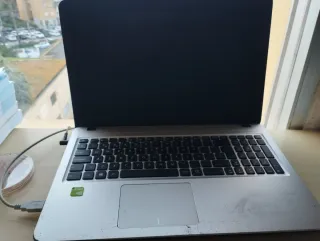 Portátil Asus 7ª Gen ( Mal de bisagras). OFERTA