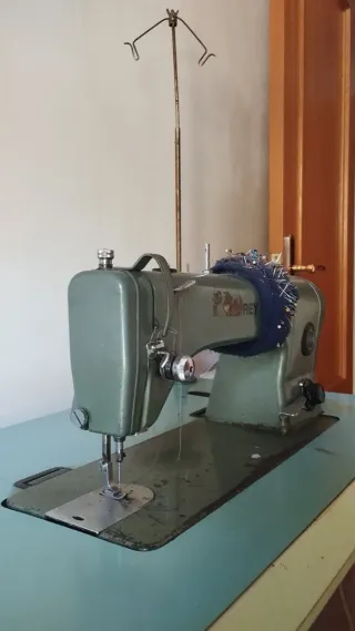 Máquina de coser REY 306