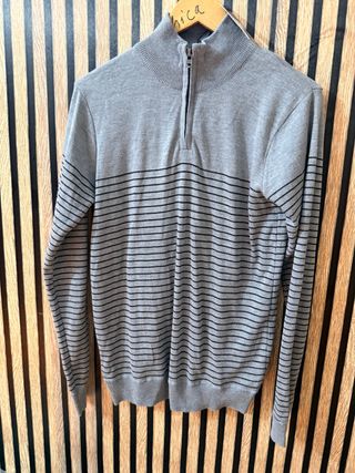 Sudadera gris con cremallera