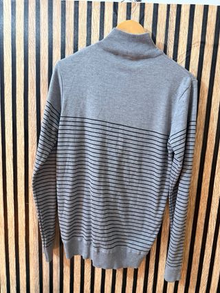 Sudadera gris con cremallera