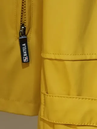 Chaqueta impermeable Batela amarilla
