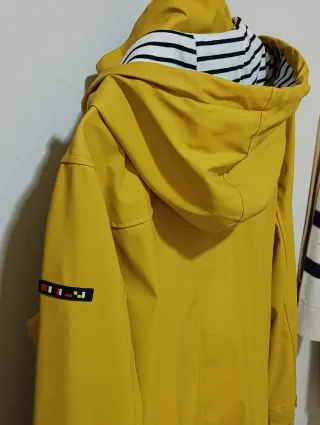 Chaqueta impermeable Batela amarilla