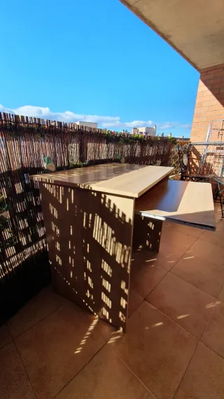 Mesa de madera color beige/marrón