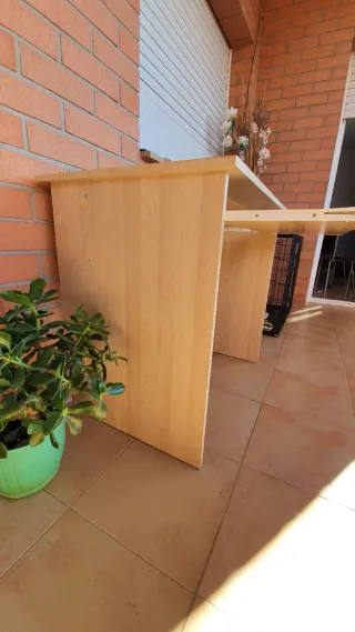 Mesa de madera color beige/marrón