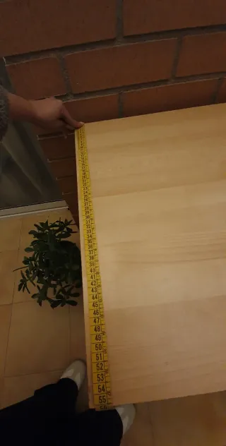 Mesa de madera color beige/marrón