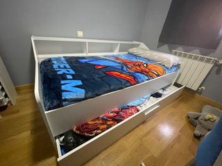 Cama juvenil con cajones y estantería