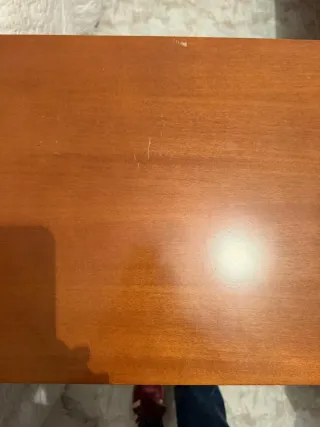 Mueble de madera con cajón y puertas