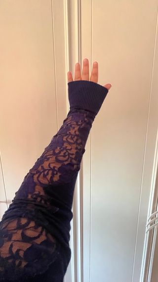 Cárdigan morado con volantes