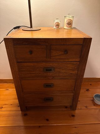 Mesita de noche de madera