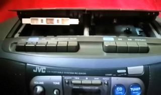 RADI0-CD-CASETTE PORTÁTIL JVC RC-QW20